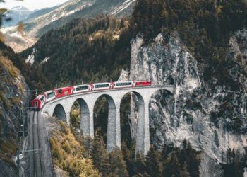 Investasi Rp50 Triliun, Putin Resmikan Kereta Penghubung Rusia-Krimea