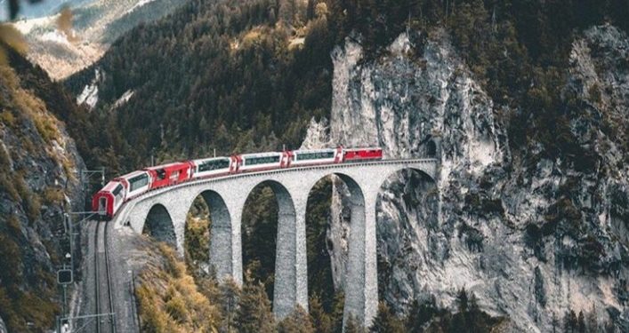 Investasi Rp50 Triliun, Putin Resmikan Kereta Penghubung Rusia-Krimea