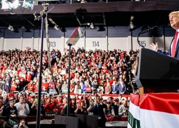 Donald Trump Lawan Impeachment