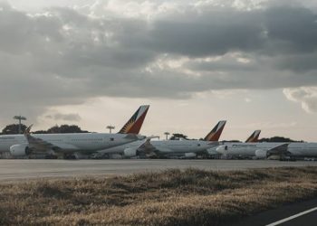 Filipina Dilanda Topan Kammuri, Bandara Manila Ditutup
