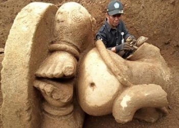 Penemuan Bersejarah, Arca Terbesar dan Atap Candi di Dieng