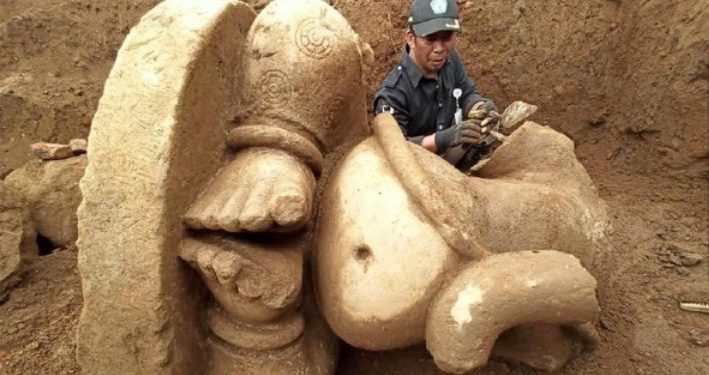Penemuan Bersejarah, Arca Terbesar dan Atap Candi di Dieng