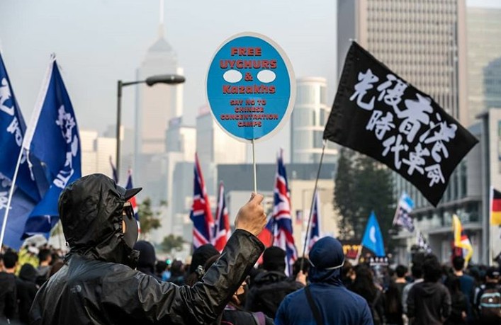 Unjukrasa Dukung Uighur, Demonstran Hong Kong Bentrok dengan Polisi 2
