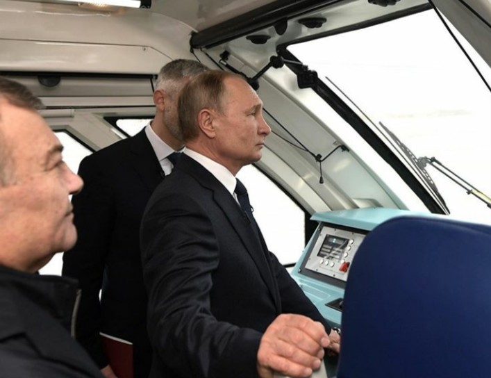Investasi Rp50 Triliun, Putin Resmikan Kereta Penghubung Rusia-Krimea 1