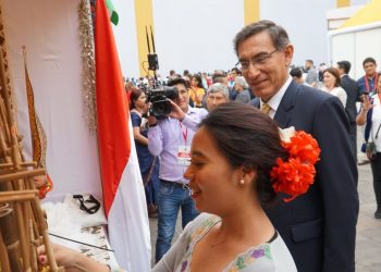 Pesona Angklung Indonesia Menarik Perhatian Presiden Peru