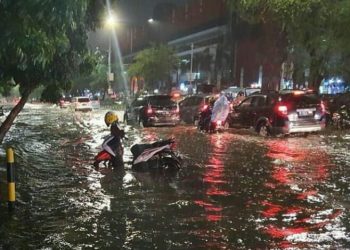 Jakarta Dikepung Banjir, Warga Diminta Siaga