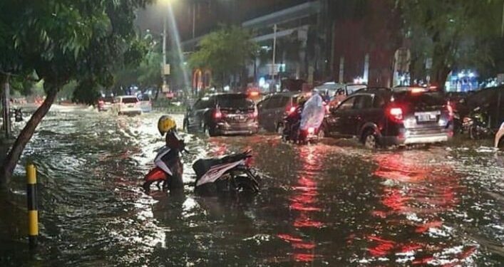 Jakarta Dikepung Banjir, Warga Diminta Siaga