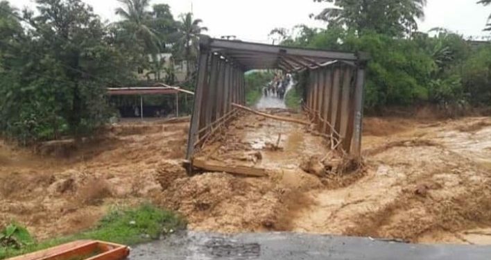 12 Jembatan Putus Diterjang Banjir Lebak Banten Terisolasi Asiatodayid 