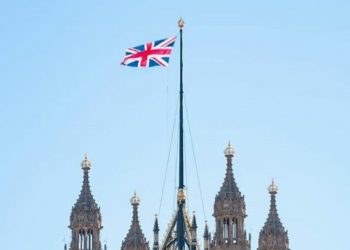 Inggris Keluarkan Travel Warning ke Irak dan Iran