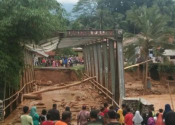 12 Jembatan Putus Diterjang Banjir, Lebak Banten Terisolasi