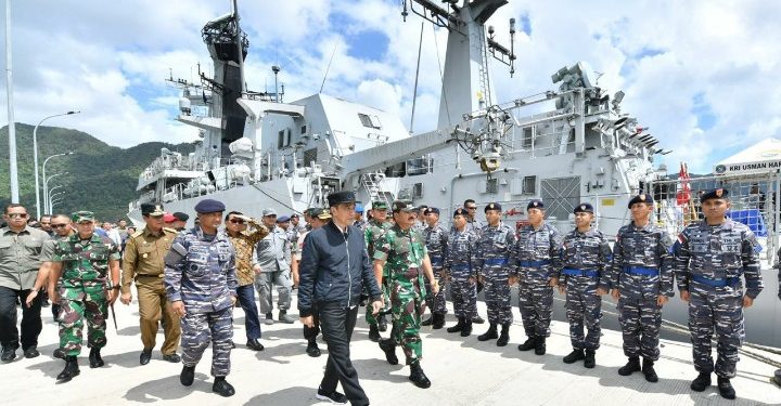 Jokowi Perintahkan Panglima TNI Usir Kapal Asing Pencuri Ikan di Natuna
