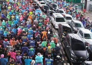 Jakarta tak Berdaya Hadapi Banjir, Aktivitas Pendidikan dan Ekonomi Lumpuh ﻿