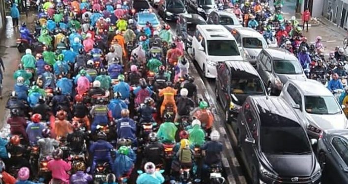 Jakarta tak Berdaya Hadapi Banjir, Aktivitas Pendidikan dan Ekonomi Lumpuh ﻿