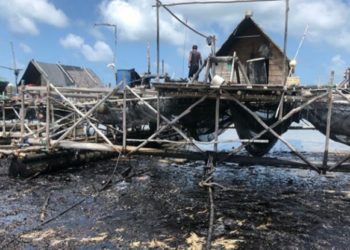 Tumpahan Minyak Hitam dari Kapal Asing Cemari Teluk Bintan