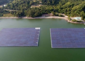 Inovasi Energi Terbarukan, Indonesia Luncurkan PLTS Terapung Bifacial ﻿