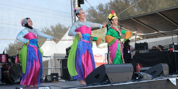 Indonesia Tampilkan Tari None Betawi Diajang Diaz Festival di Mossel Bay