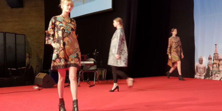 Pesona Batik Indonesia Memancar di Riga, Latvia