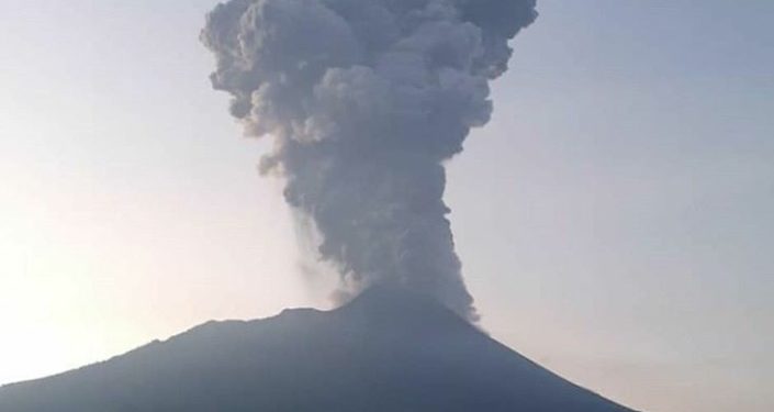 Erupsi Gunung Merapi, Bandara Adi Sumarmo Ditutup