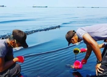 Tumpahan Limbah Minyak Berceceran di Pesisir Monpera Balikpapan