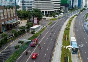 Jakarta Disterilkan dari Wabah Covid-19, Ruas Jalan Disemprot Disinfektan