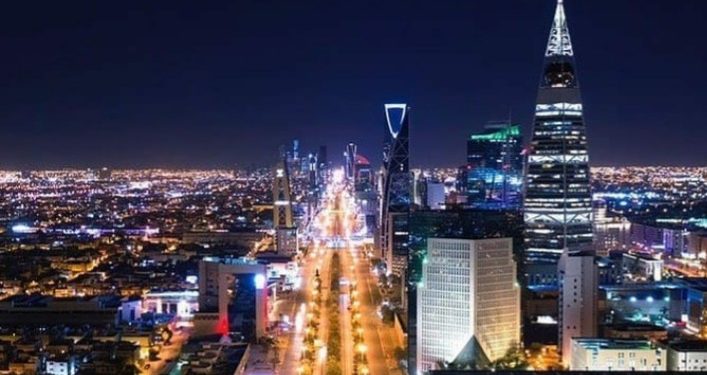 Arab Saudi Terapkan Larangan Keluar Rumah 24 Jam di Makkah dan Madinah