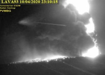 Gunung Anak Krakatau Meletus, TNI Siaga Evakuasi Warga  ﻿
