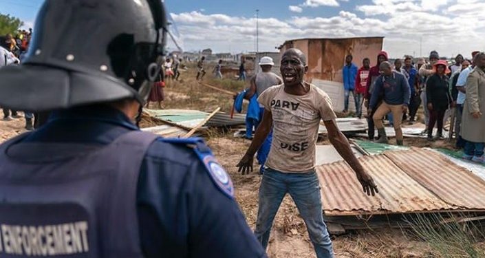 Marak Penjarahan, Afrika Selatan Kerahkan 70.000 Pasukan Amankan Lockdown