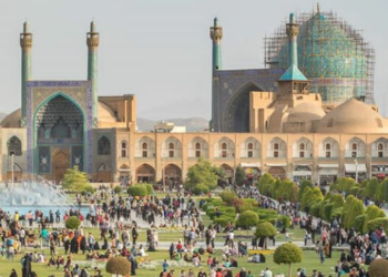 Iran Buka Kembali Sejumlah Masjid, Italia Cabut Lockdown Bertahap