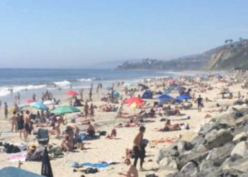 Dimasa Pandemi Covid-19, Pantai California Disesaki Ribuan Orang