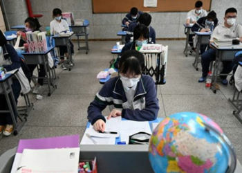 Siswa di Wuhan Kini Mulai Belajar di Sekolah