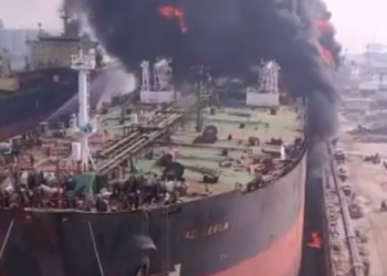 Kapal Tanker Terbakar Hebat di Pelabuhan Belawan