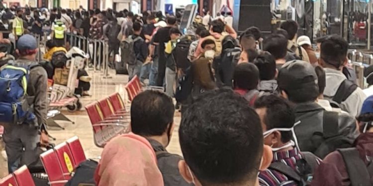 Protes Keras Penumpukan Penumpang di Bandara Internasional Soekarno-Hatta
