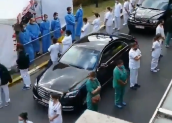 Aksi Balik Badan Para Tenaga Medis Belgia Saat Dikunjungi Perdana Menteri