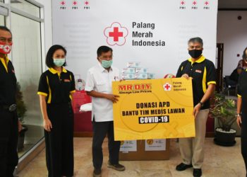 MR. DIY Sumbang 11.750 APD Covid-19 Melalui Palang Merah Indonesia