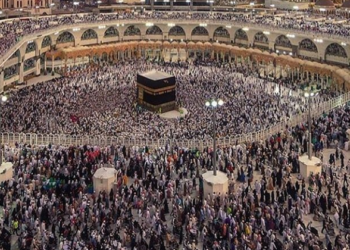 Arab Saudi Longgarkan Lockdown, Ibadah di Mekkah Kembali Normal