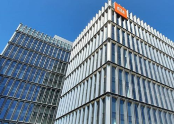 Xiaomi Investasi Rp283,4 Triliun ke Manufaktur OLED China