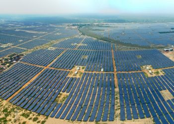 Adani Green Energy Dipercaya Bangun Pembangkit Tenaga Surya Terbesar di Dunia