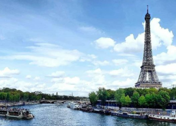 Menara Eiffel Kembali Dibuka Setelah Tutup Tiga Bulan