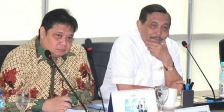 Beranikah Jokowi Reshuffle Luhut dan Airlangga?
