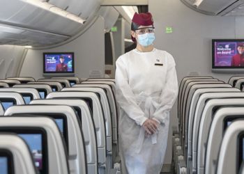 Qatar Airways Fasilitasi Penumpang dengan Penutup Wajah