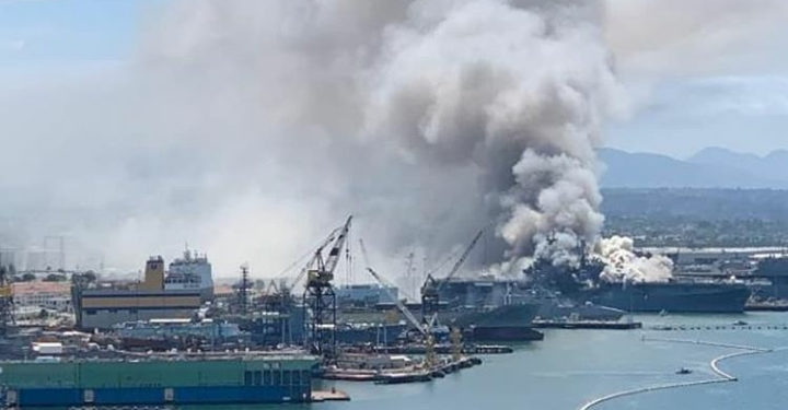 USS Bonhomme Richard Meledak dan Terbakar di San Diego, Puluhan Orang Terluka