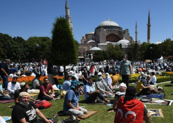 Momen Bersejarah, Umat Islam Gelar Shalat Jumat Pertama di Hagia Sophia