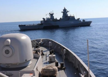 Kapal Perang Indonesia dan Jerman Latihan Towing di Laut Mediterania