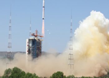 Roket Long March 4B China Jatuh ke Bumi dan Meledak