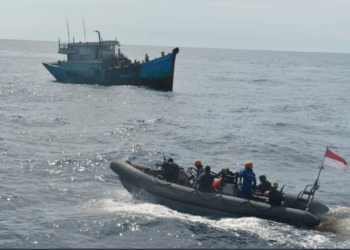ILEGAL FISHING: TNI AL Ringkus 2 Kapal Vietnam di Laut Natuna Utara