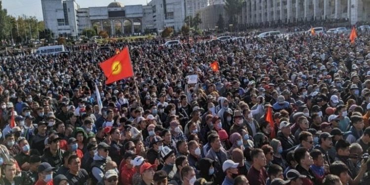 Kyrgyzstan Bergolak, Oposisi Motori Gerakan Perebutan Kekuasaan