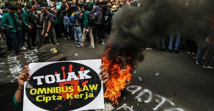 5.918 Demonstran Ditangkap Terkait Penolakan Omnibus Law di Indonesia