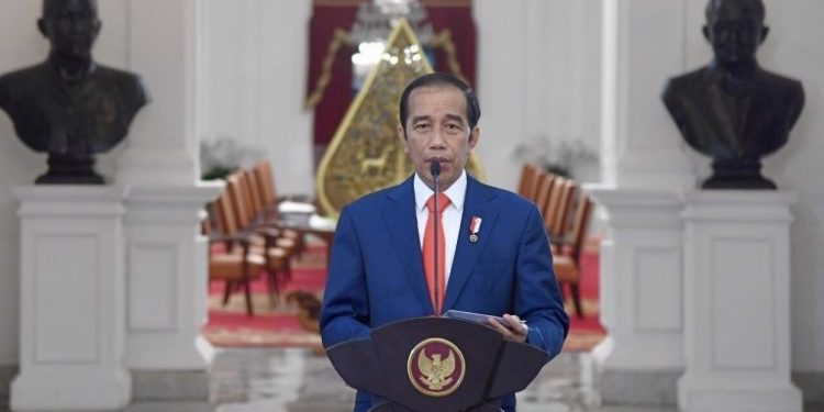 Jokowi Kecam Presiden Prancis Emmanuel Macron yang Menghina Islam