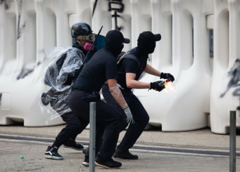 Bentrokan Pecah di Parlemen Hong Kong, 7 Orang Ditangkap