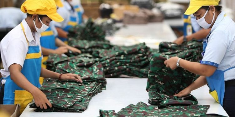 Sritex Indonesia Ekspor 8 Kontainer Seragam Militer ke Filipina